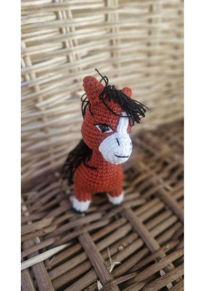 Elite Amigurumi At Anahtarlık – Neşeli Turuncu Figür El Yapımı Oyuncak 1 Adet