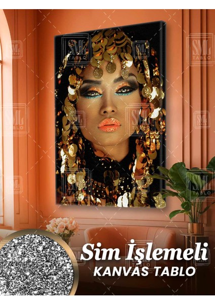 Simli Altın Takılı Kırmızı Rujlu Kadın Pırıltılı Makyaj Sim Işlemeli Dikey Kanvas Tablo