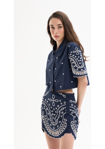 Mini Çiçek Işlemeli Kolları Nakışlı Gömlek Lacivert modelleri