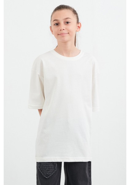 Sırtı Gül Baskılı Kız Çocuk Tişört modelleri