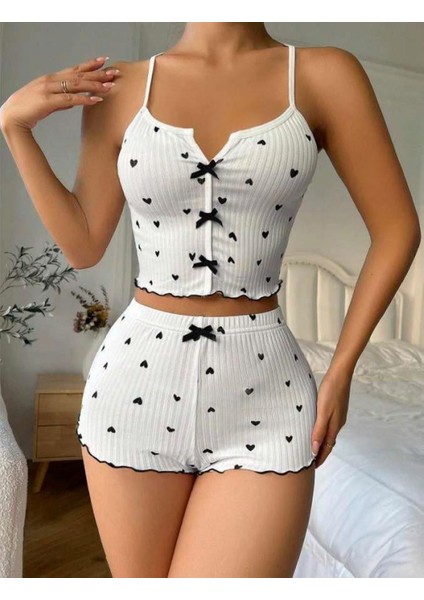 Beyaz Üstüne Siyah Kalp Desenli Askılı Şortlu Pijama Takımı fiyatları