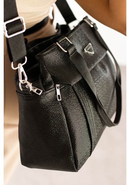 Kadın Çapraz Askılı Çok Bölmeli Siyah Desenli El ve Omuz Çantası modelleri