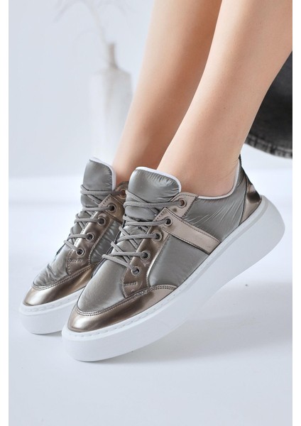 Jakleen Platin Rugan Detaylı Paraşüt Sneakers fırsatları