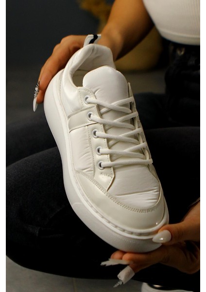 Jakleen Beyaz Rugan Detaylı Paraşüt Sneakers