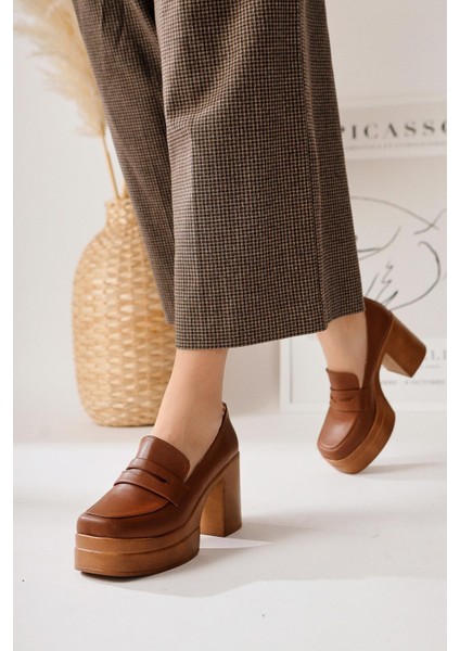 Kadın Kahverengi Topuklu Platformlu Ayakkabı Deri Malzeme ile Şık Tasarım