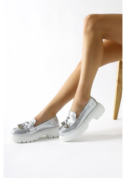 Linni Gümüş Kırışık Rugan Püsküllü Makosen Ayakkabı modelleri