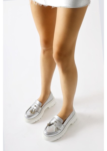 Linni Gümüş Kırışık Rugan Püsküllü Makosen Ayakkabı fırsatları