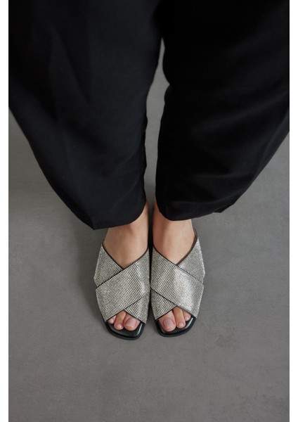 Kleopatra siyah Taşlı metalik Cilt Kadın Terlik