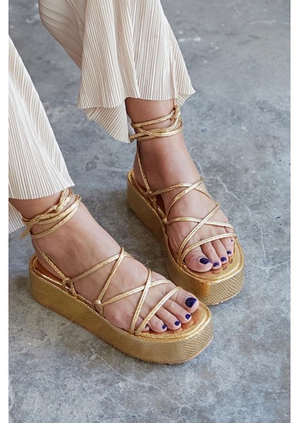 Kadın Bilekten Bağlamalı Dolgu Topuklu Sandalet 4008-123-0004