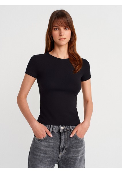 31906 Vücuda Oturan Kısa Kollu T-Shirt-Siyah