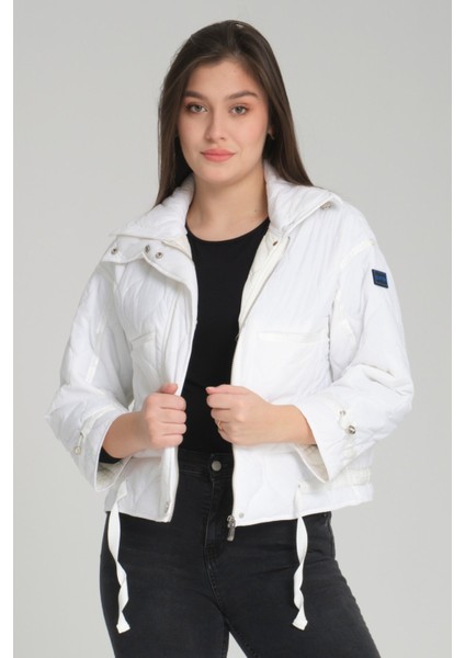 Kadın Kapitone Desenli, Kuşaklı ve Çift Cepli Spor Kısa Şişme Mont 8828