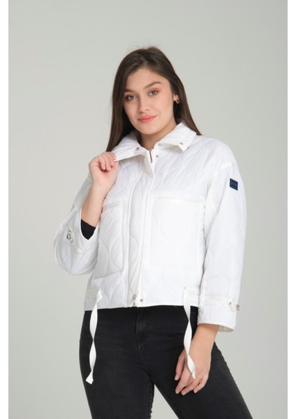 Kadın Kapitone Desenli, Kuşaklı ve Çift Cepli Spor Kısa Şişme Mont 8828