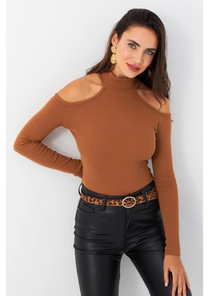 Kadın Camel Omuzları Açık Kaşkorse Bluz EY2590
