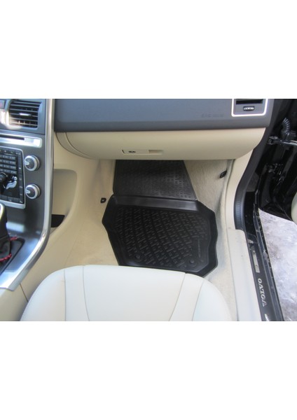 Volvo XC60 3D Siyah Havuzlu Paspas 2008 ve 2017 fırsatları