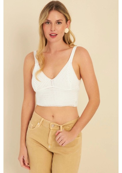 Kadın Beyaz Triko Crop Bluz KZ2507