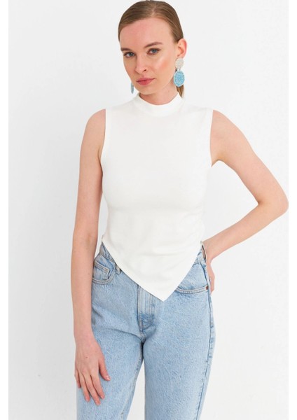 Kadın Beyaz Kolsuz Crop Bluz ZH07 fiyatları