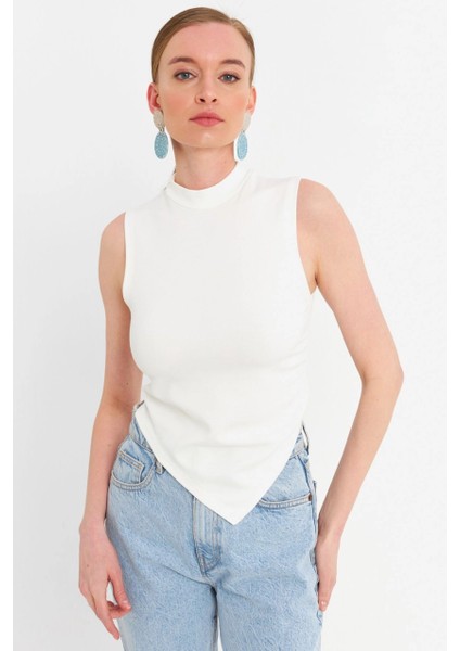 Kadın Beyaz Kolsuz Crop Bluz ZH07 modelleri