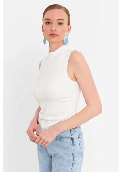 Kadın Beyaz Kolsuz Crop Bluz ZH07 fırsatları