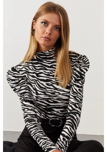 Kadın Siyah-Beyaz Balon Kol Zebra Desen Bluz EY1062