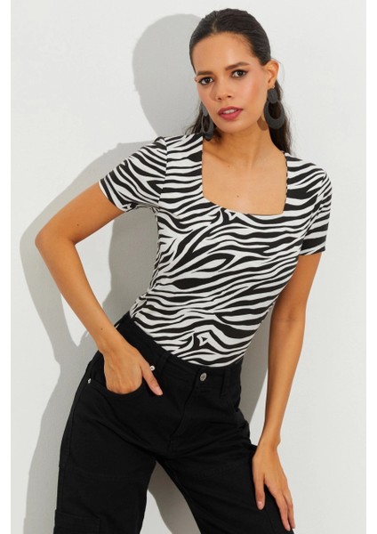 Kadın Beyaz-Siyah Kare Yaka Zebra Desenli Bluz LPP1221 fiyatları