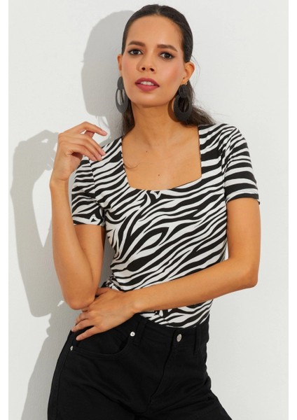 Kadın Beyaz-Siyah Kare Yaka Zebra Desenli Bluz LPP1221 modelleri