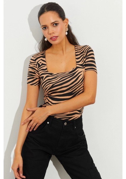Kadın Camel-Siyah Kare Yaka Zebra Desenli Bluz LPP1221 fırsatları
