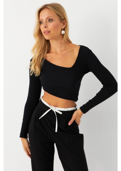 Kadın Siyah Asimetrik Crop Bluz EY2997