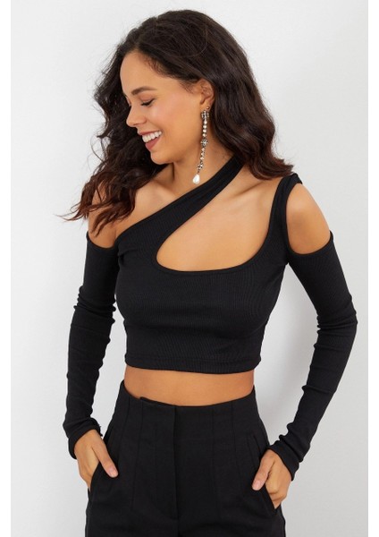 Kadın Siyah Omuzları Açık Kaşkorse Crop Bluz B1701