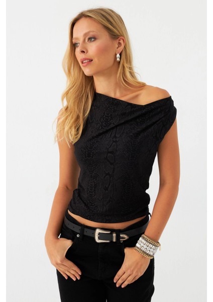 Kadın Siyah Degaje Yaka Kolsuz Bluz LPP1297 fırsatları