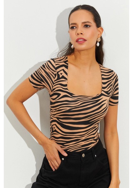 Kadın Camel-Siyah Kare Yaka Zebra Desenli Bluz LPP1221