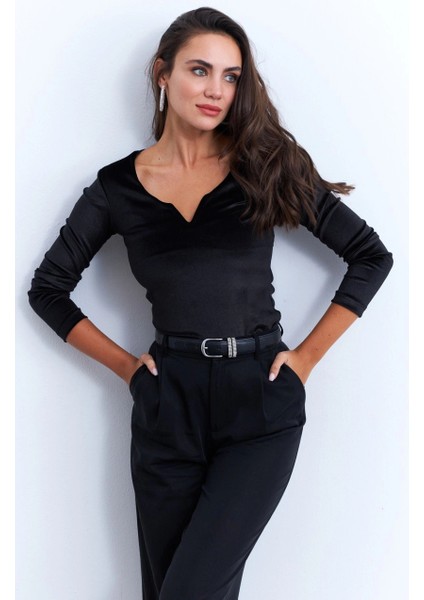 Kadın Siyah V Yaka Kadife Bluz EY2965