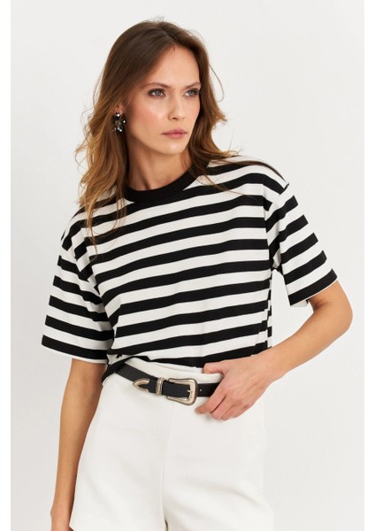 Kadın Siyah-Beyaz Çizgili Crop Bluz KY7145 fiyatları
