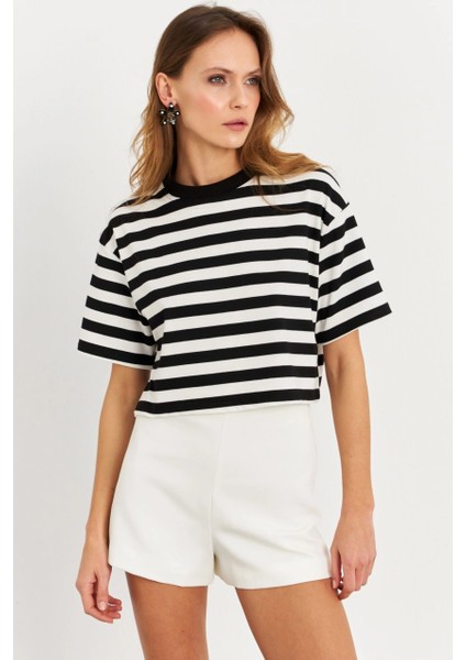 Kadın Siyah-Beyaz Çizgili Crop Bluz KY7145 modelleri