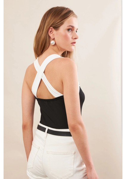Kadın Siyah-beyaz Kontrast Askılı Bluz Ey3102