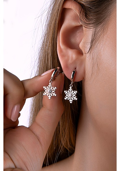 925 Ayar Gümüş Sallantılı Kar Tanesi Küpe