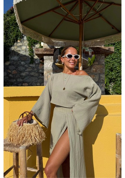 Derin Yırtmaç Detay Etek Crop Takım