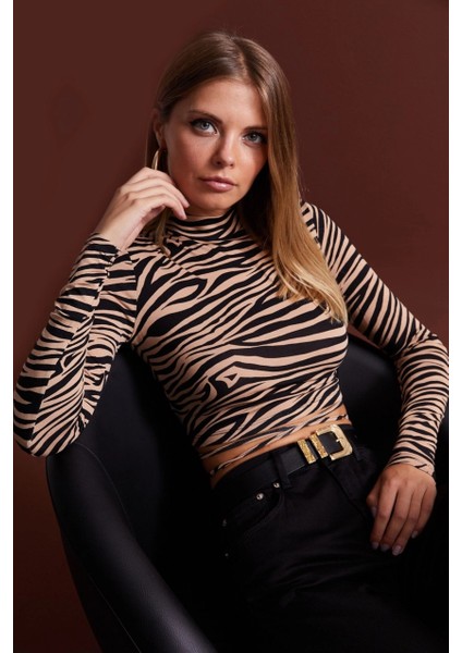 Kadın Camel-Siyah Sırt Dekolteli Zebra Desenli Crop Bluz LPP1131 fırsatları