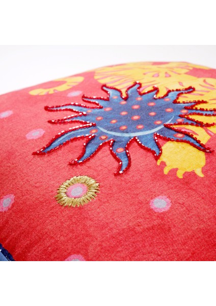 Ghunı Dijital Baskılı Nakışlı Pamuk Dolgulu Kırlent 50X50 cm Kırmızı modelleri