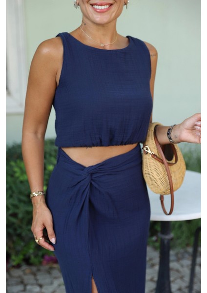 Lacivert Yırtmaçlı Bel Düğüm Detay Etek Crop Takım modelleri