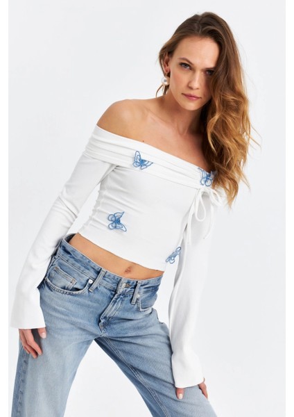 Kadın Ekru Kelebek Detaylı Madonna Yaka Bluz FLU7196 fırsatları