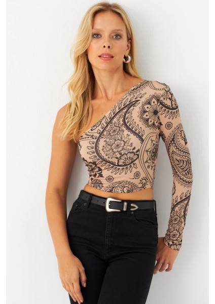 Kadın Vanilya-Siyah Tek Omuz Desenli Crop Bluz LİK14
