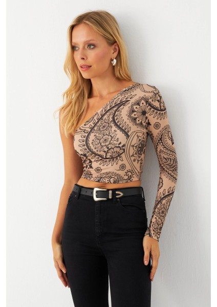 Kadın Vanilya-Siyah Tek Omuz Desenli Crop Bluz LİK14 fırsatları