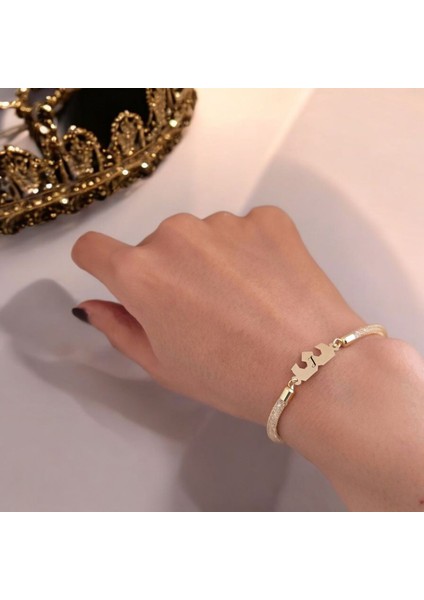 Kedi Temalı Taç Motifli 14 Ayar Altın Plakalı Hasır Kordonlu Hediye Bileklik-461SEMBOL