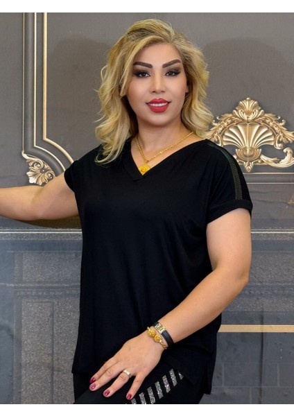Tişört Pamuklu V Yaka Siyah Desenli Omuzlar Günlük Yazlik Kadın Kısa Kollu