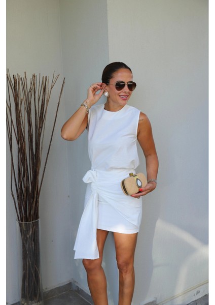 Beyaz Fiyonk Detay Etek Bluz Takım