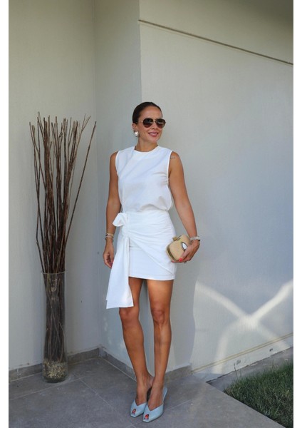 Beyaz Fiyonk Detay Etek Bluz Takım fiyatları