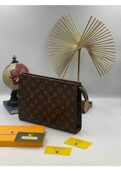 Louis Marka Vuitton Clutch