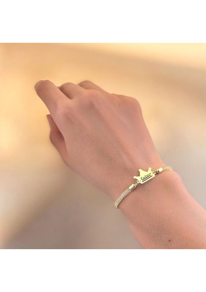 Fatma İsmine Özel Hasır Kordonlu Taç Figürlü 14 Ayar Altın Plakalı Hediye Bileklik-464İsim