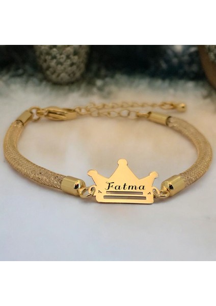 Fatma İsmine Özel Hasır Kordonlu Taç Figürlü 14 Ayar Altın Plakalı Hediye Bileklik-464İsim fiyatları