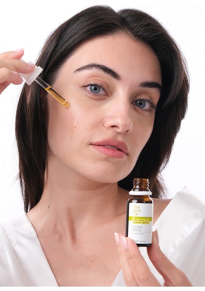 The Skin Co. %99,9 Doğal Yağ Karışımı Yoğun Nemlendirici & Aydınlatıcı Yüz Serumu 20 ml indirimleri